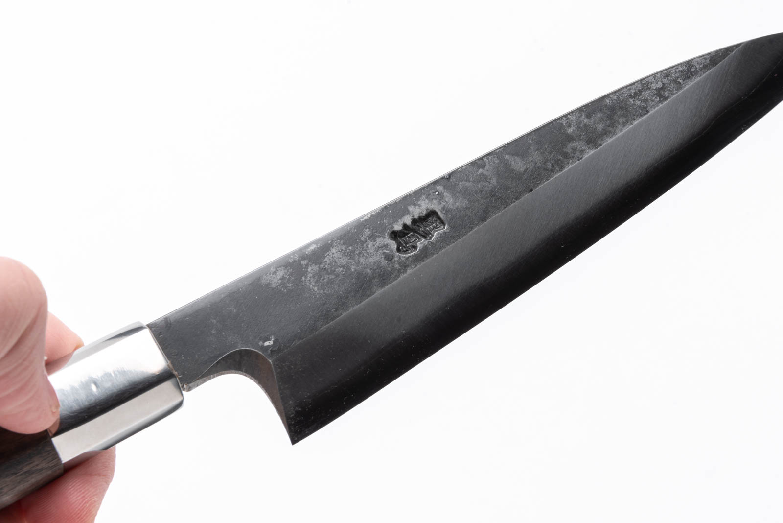 胡桃柄 鉄・鋼(青二) 黒打片刃捌き包丁 5.5寸 - 画像 (2)