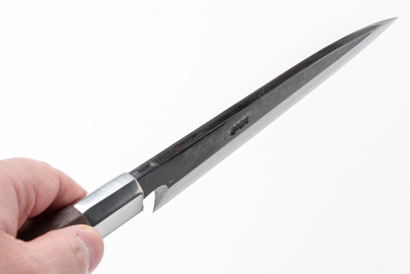 胡桃柄 鉄・鋼(青二) 黒打片刃捌き包丁 5.5寸 - 画像 (3)