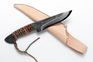 鉄鋼青二 　黒打ち　　　　　　　共柄ナイフ 紐巻き