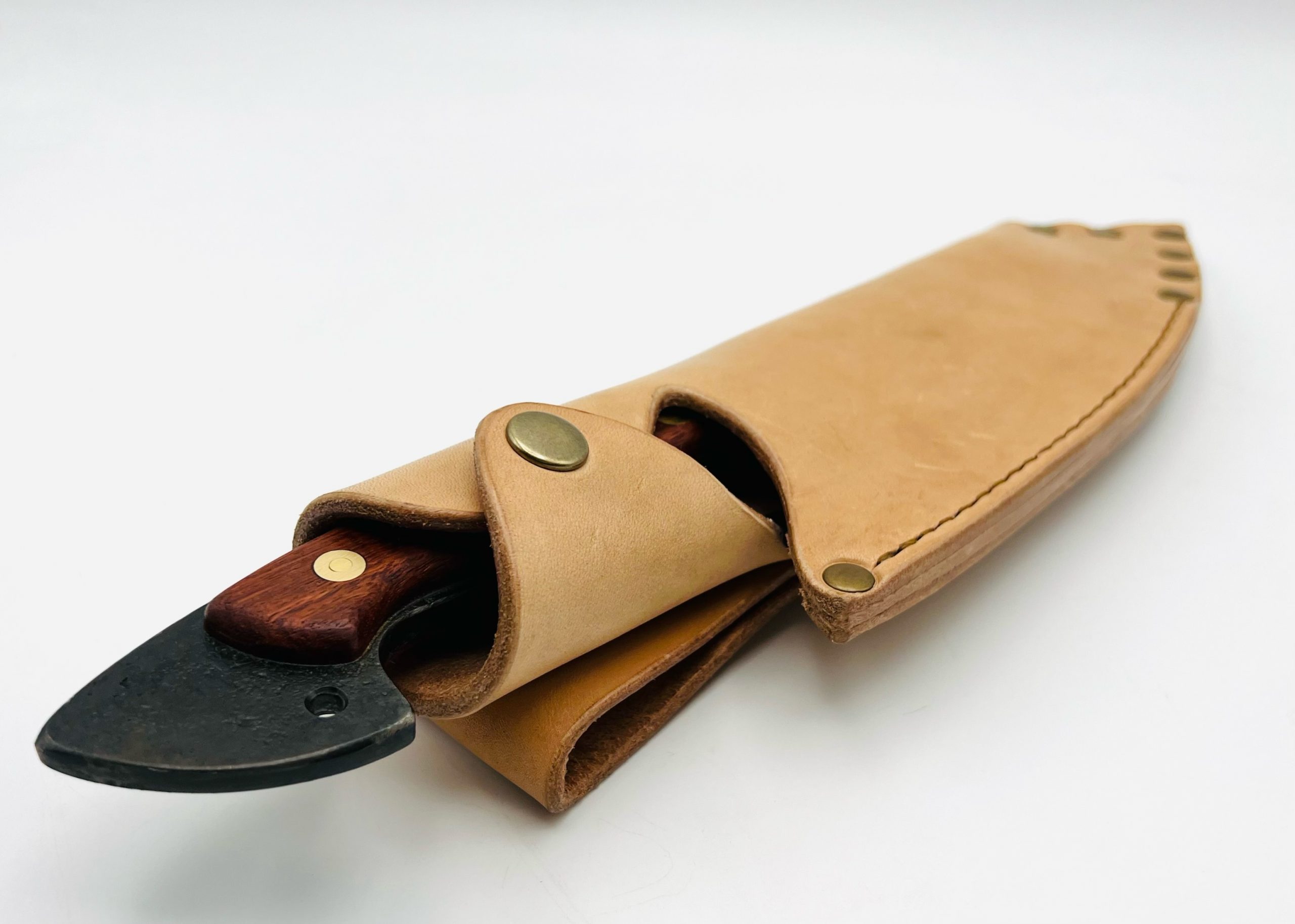 鉄・鋼(青二) 黒打ち ブッチャーナイフ6寸 花梨柄リベット止め フルサック - 画像 (6)