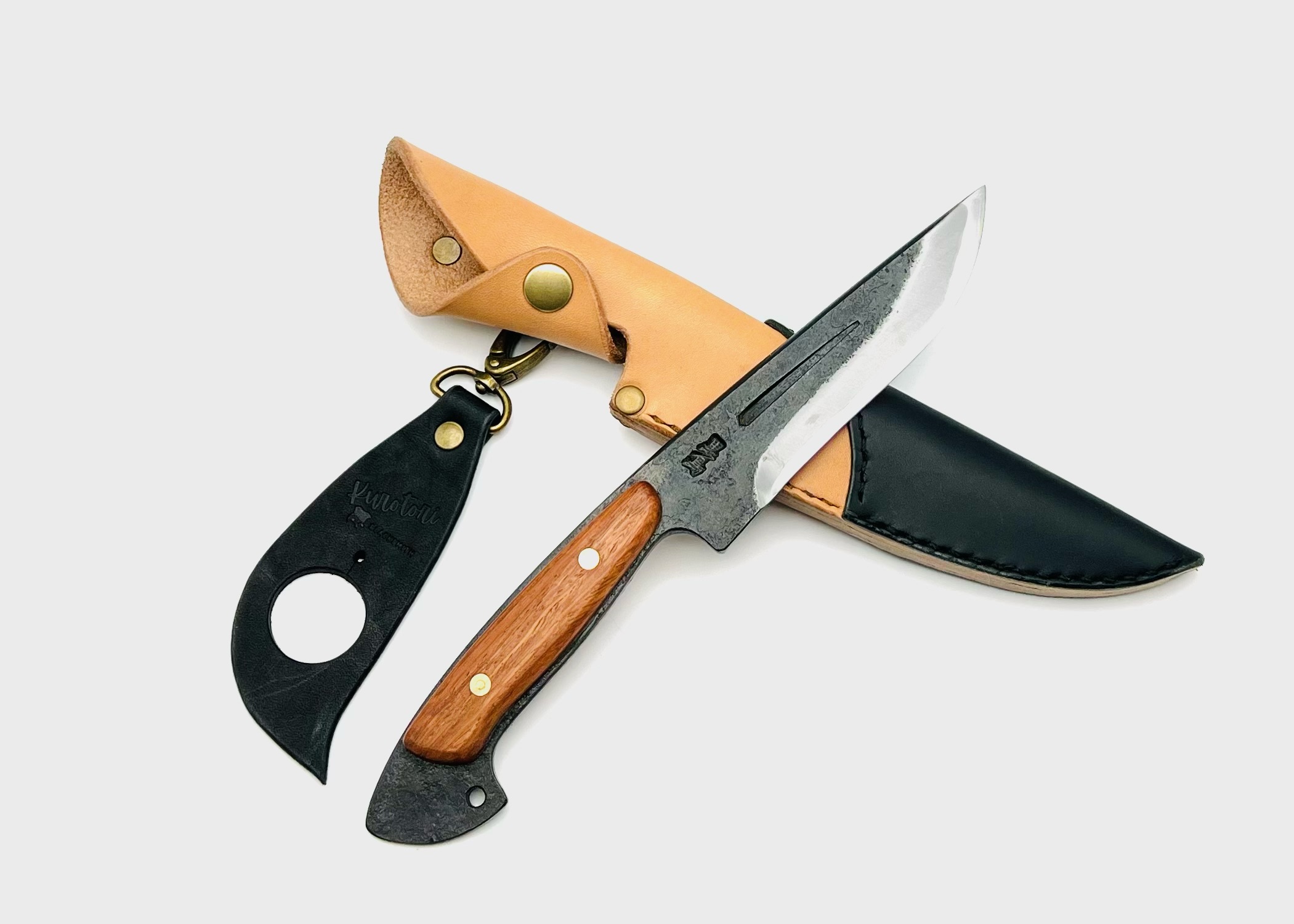 鉄・鋼(青二) 黒打ちアウトドアナイフ 胡桃柄リベット止め 3.5寸