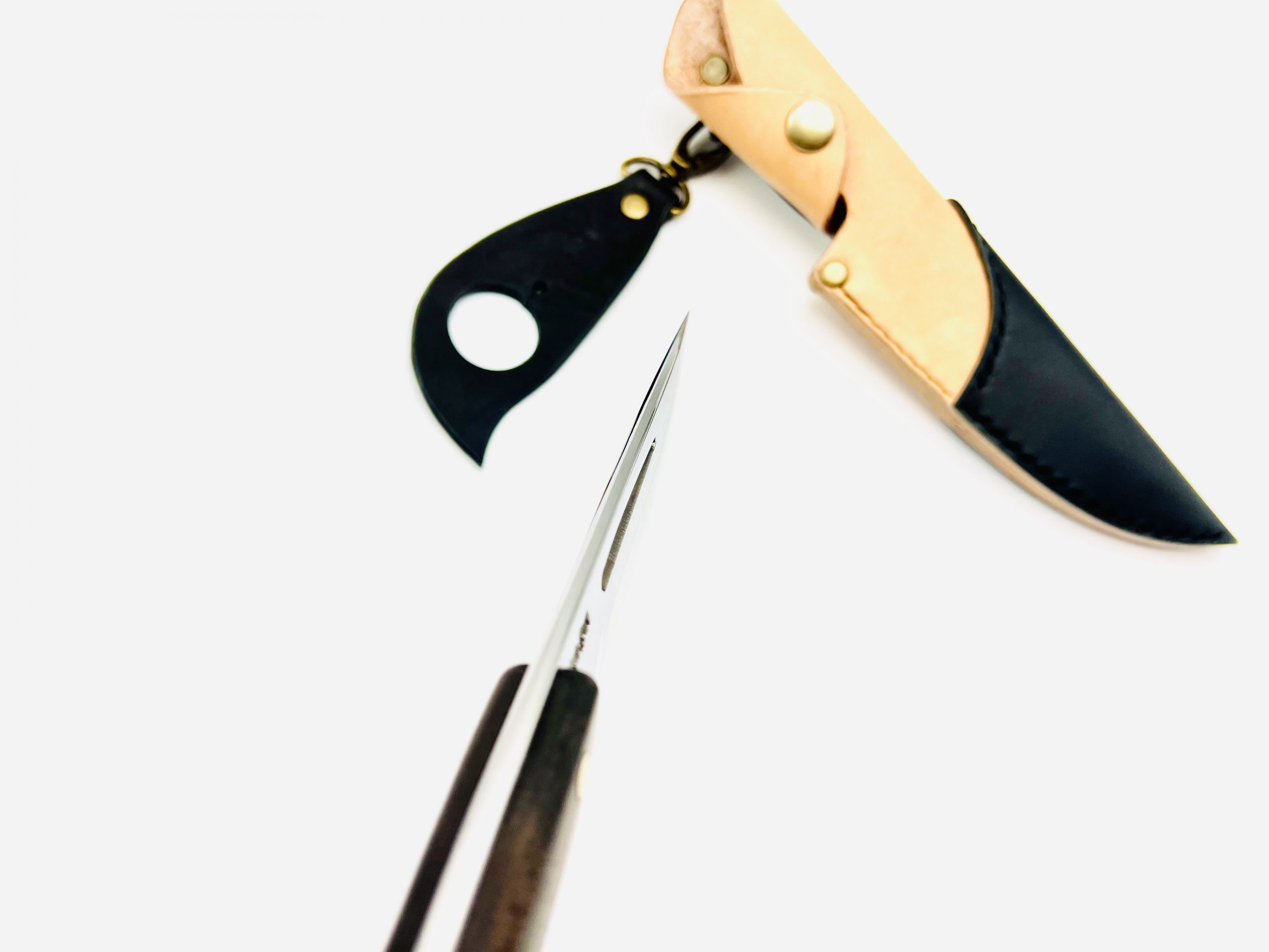 銀三ステンレス アウトドアナイフ 黒檀柄リベット止め ツートンシース - 画像 (2)