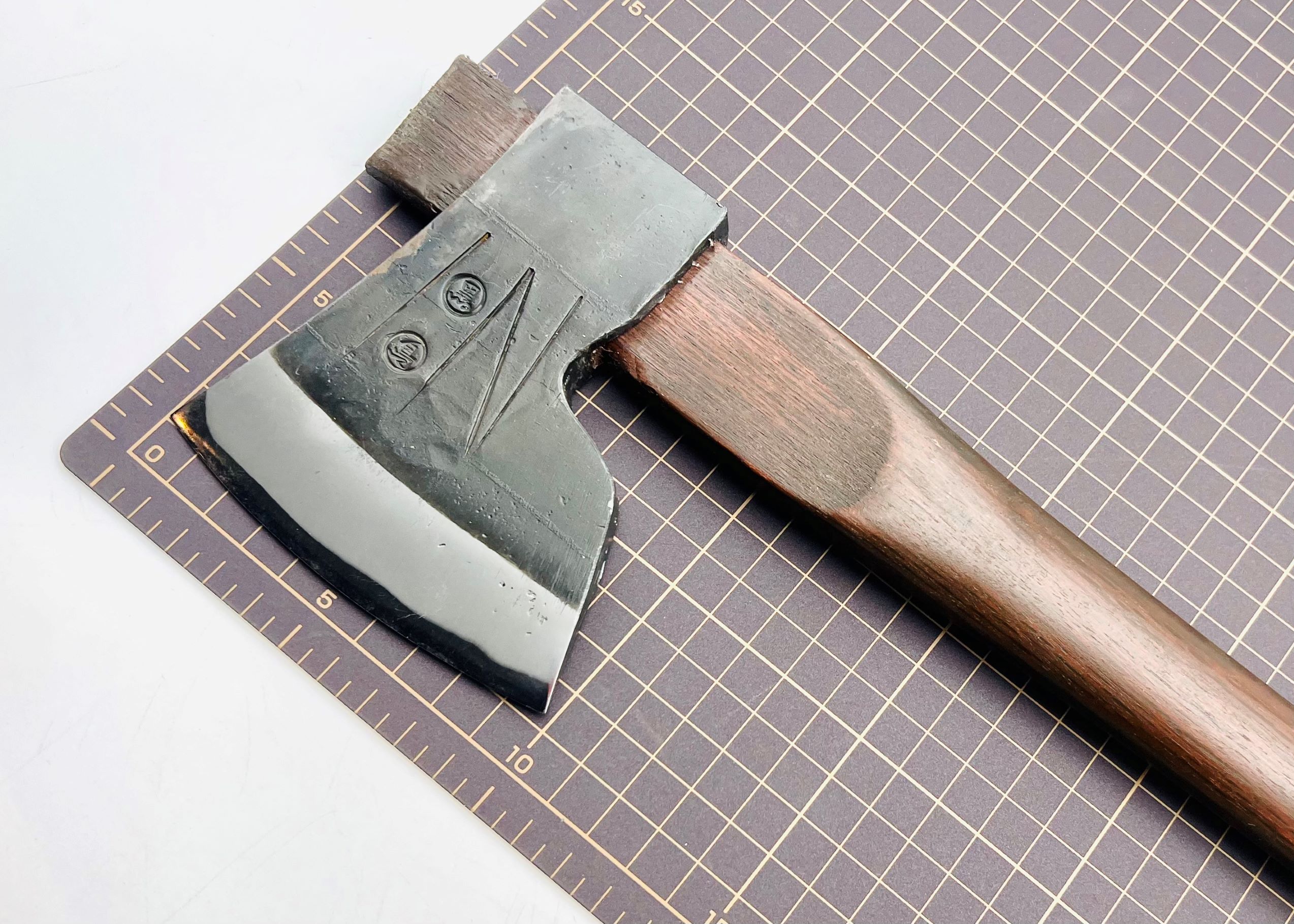 樫柄 鉄・鋼(青二)手斧(大) シュロ縄&革シース付 - 画像 (6)