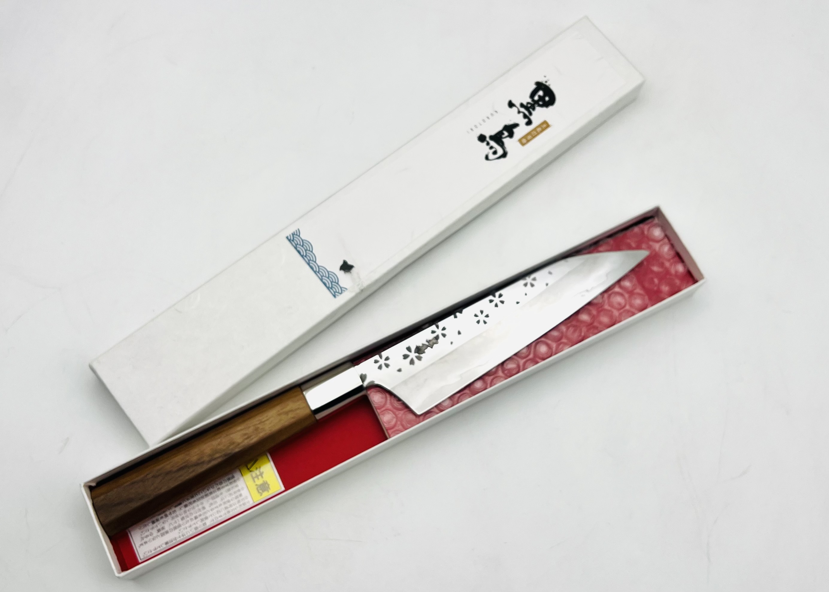 八角胡桃柄 銀三ステンレス ペティー5寸 和柄(桜) アウトレット品 - 画像 (3)