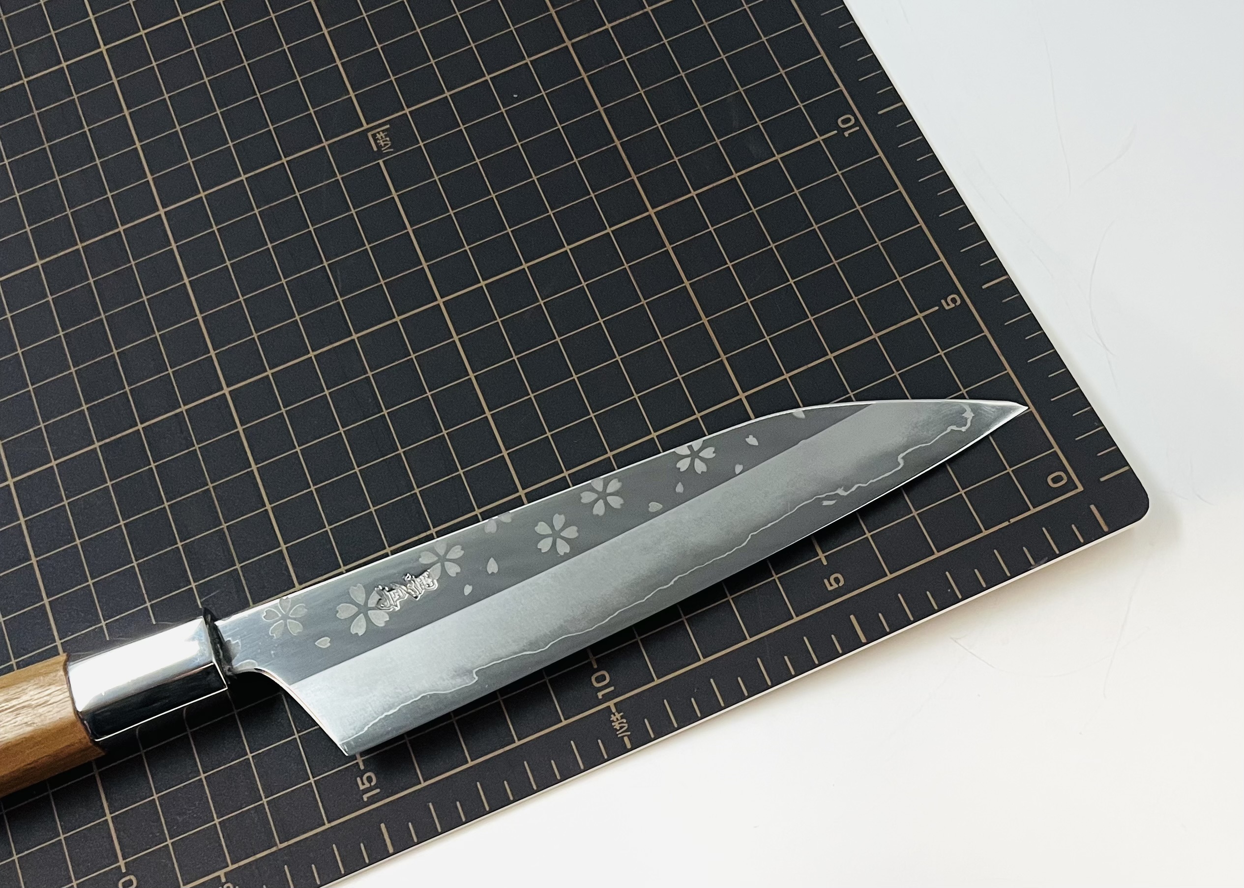 八角胡桃柄 銀三ステンレス ペティー5寸 和柄(桜) アウトレット品 - 画像 (8)