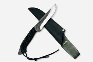 鉄・鋼（青二） 　黒打ち　アウトドアナイフ　紐巻(黒）シース付