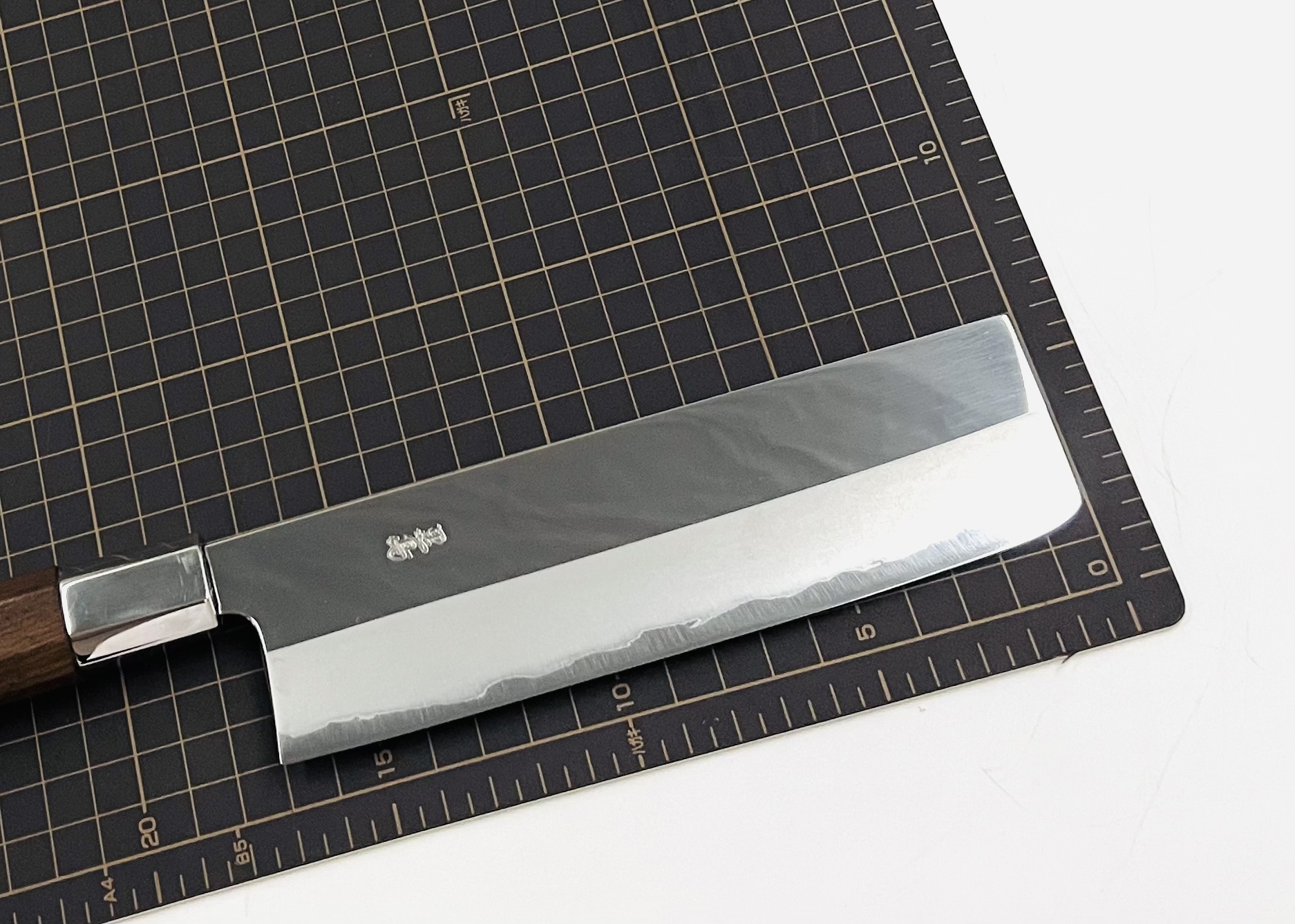 八角胡桃柄 銀三ステンレス 菜切 5.5寸 アウトレット品 - 画像 (3)